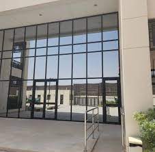 صيانة ونظافة الواجهات الزجاجية 