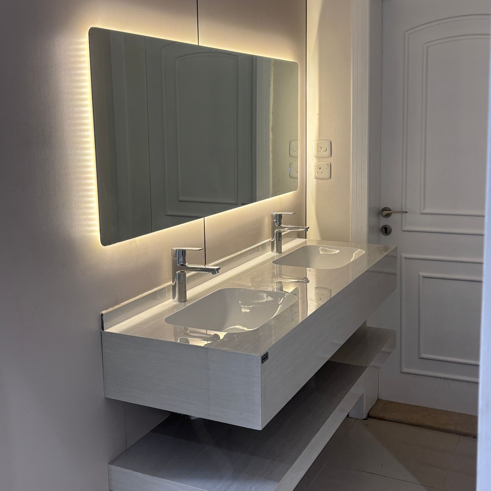 مغسلة بورسلان حوضين